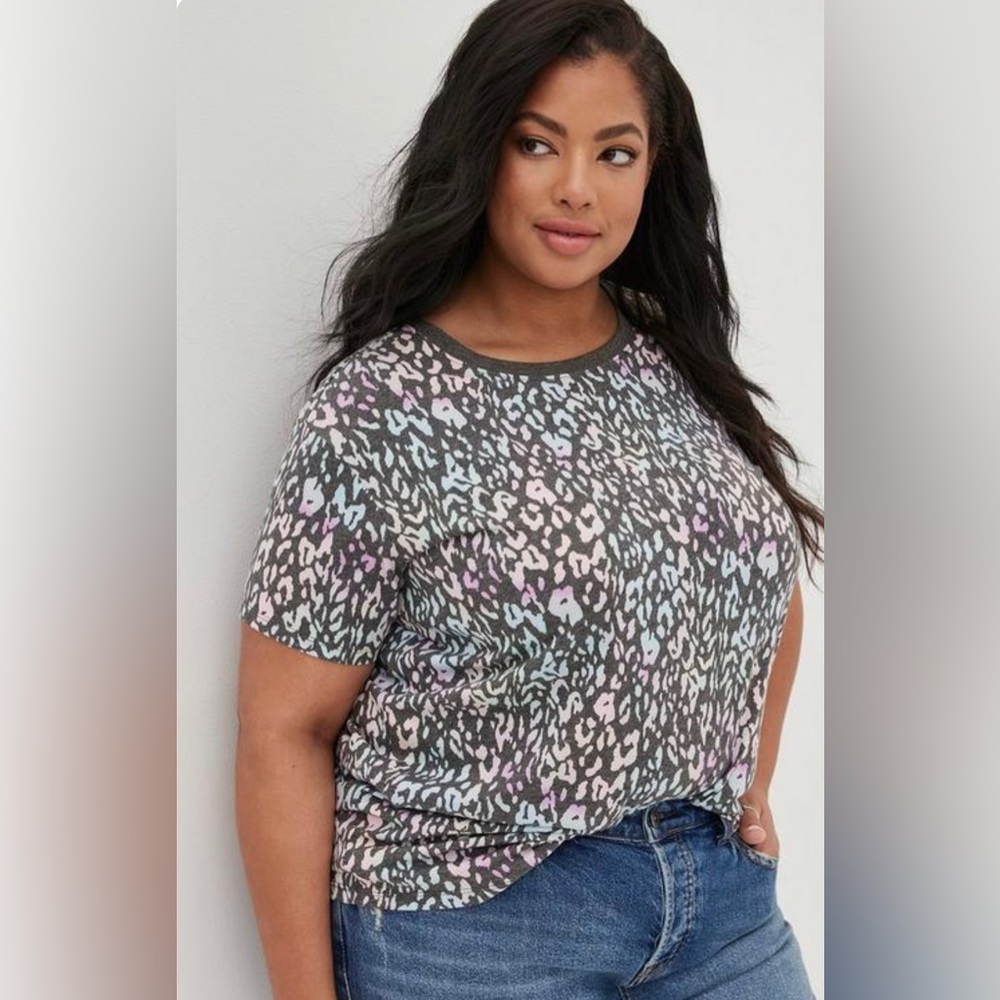 Relaxed fit signature jersey tee Torrid- size 1 (14/16) pastel leopard print EUC